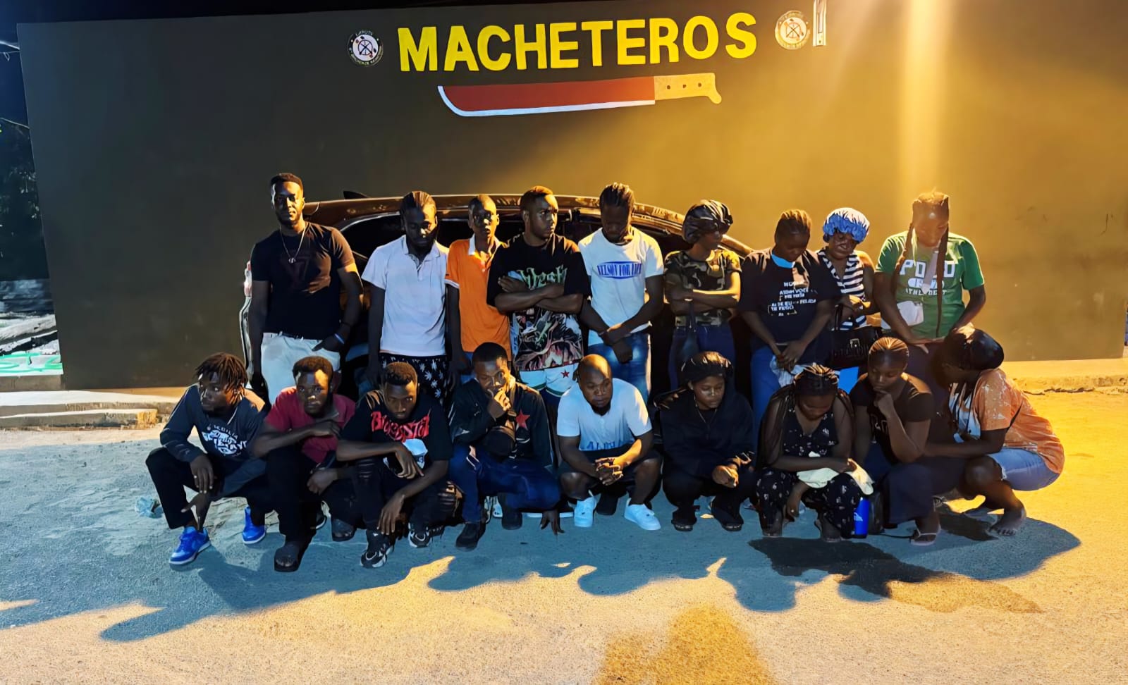 Ejército intercepta vehículo con 20 haitianos en condición migratoria irregular en Mao