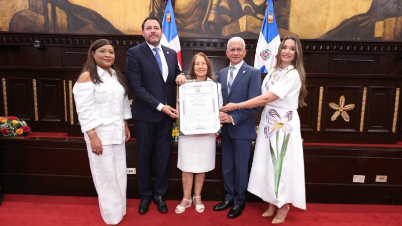 Educadora Miriam Pujols es reconocida en el Congreso Nacional por su legado en la educación inicial