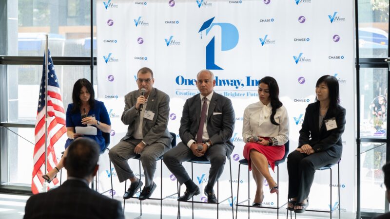Fundación de EEUU One Pathway impulsará oportunidades educativas en Santiago