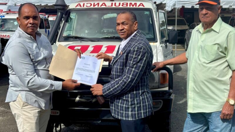 DAEH entrega ambulancia a la Hermandad de Veteranos de las Fuerzas Armadas y la Policía Nacional.