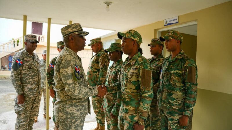 Comandante General de la Armada realiza recorrido por dotaciones en la provincia Samaná