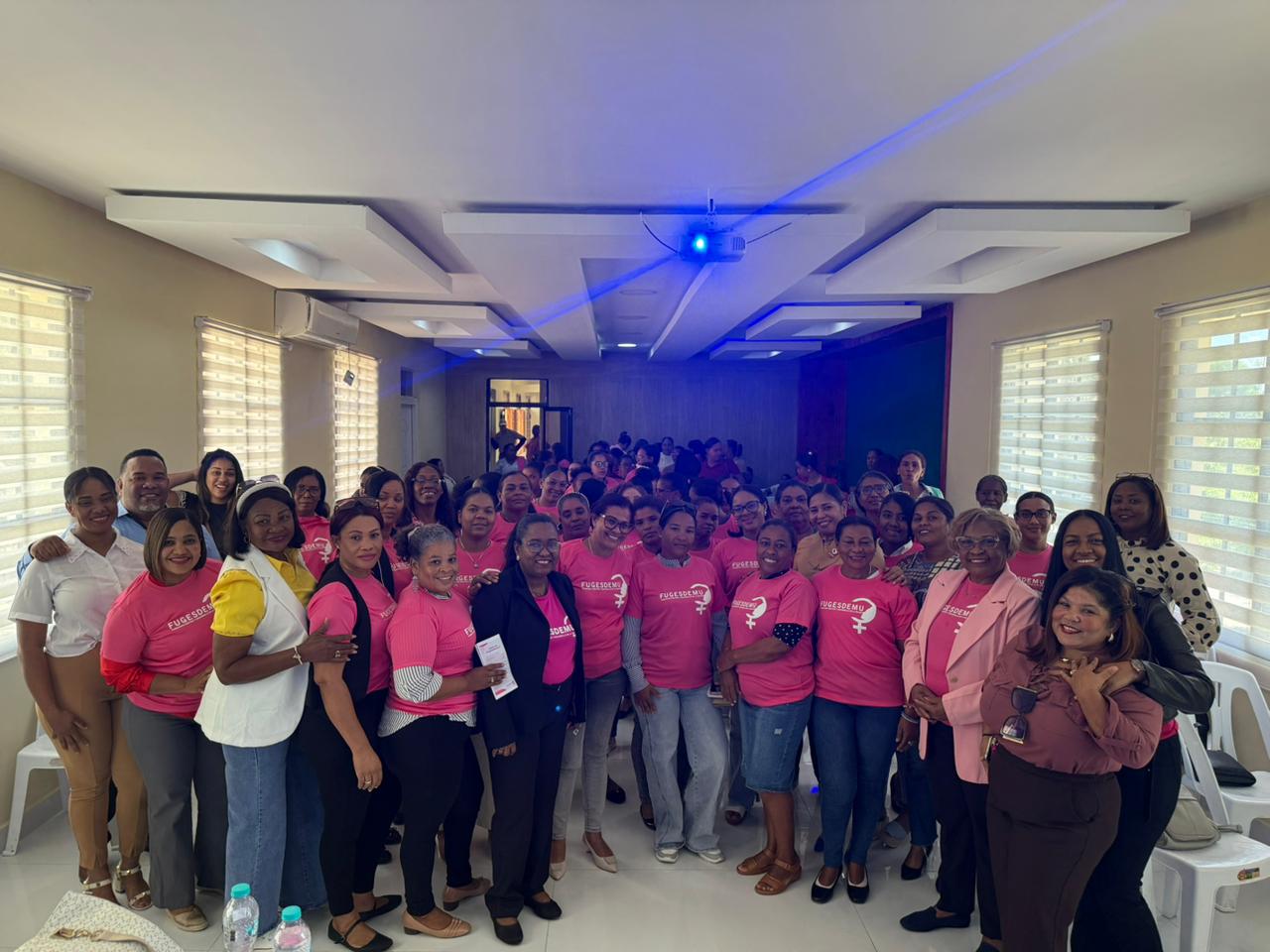 FUGESDEMU juramenta a más de cien mujeres en la provincia de Neyba