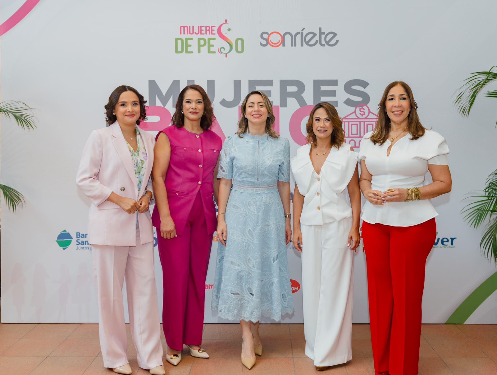 Ministra de la Mujer destaca impacto del acceso al crédito femenino en foro Mujeres en la Banca