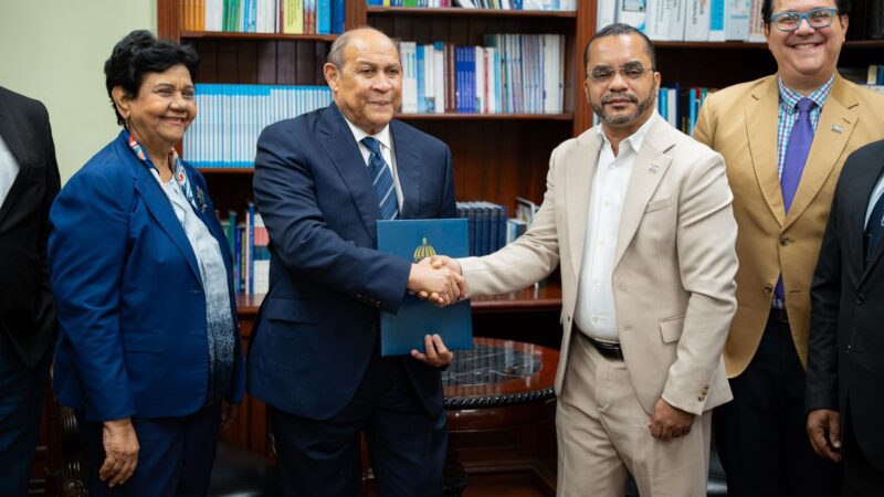 ITLA presenta al MESCyT nuevas carreras técnicas en áreas estratégicas