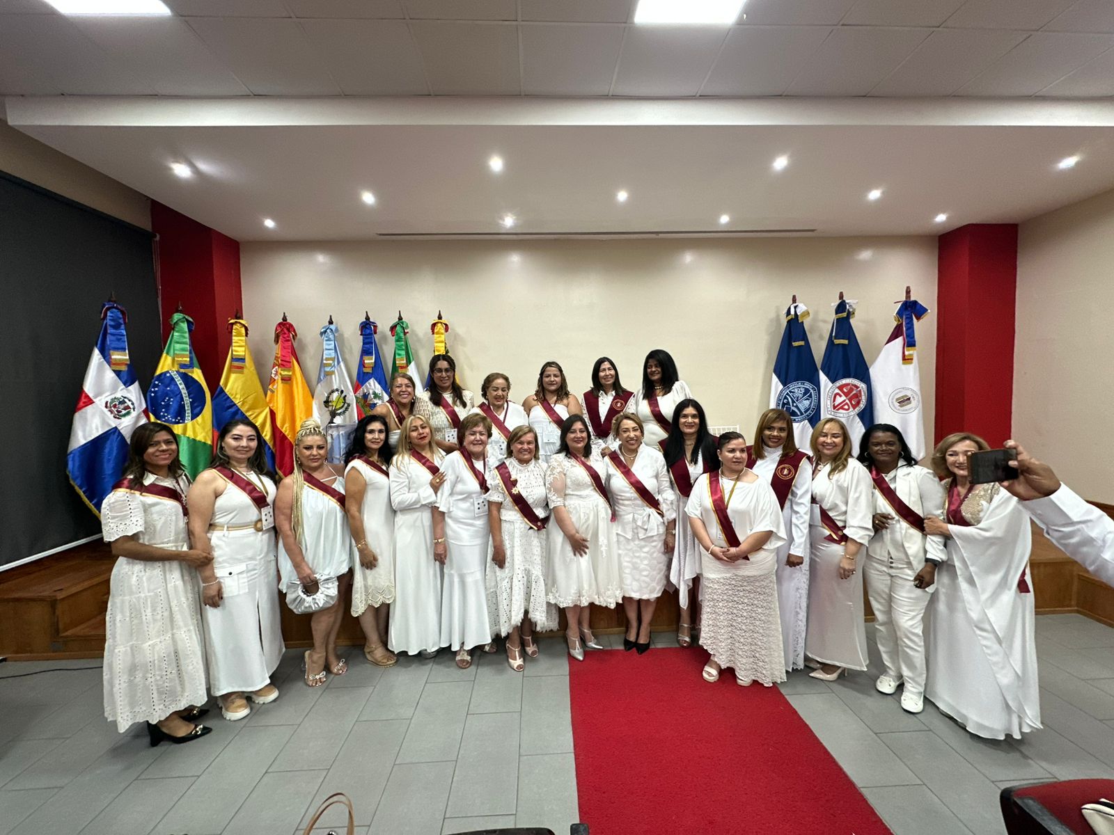 Finaliza con éxito la Primera Cumbre Mundial de Derechos con firma de Memorando de Entendimiento entre la Colegiatura Mundial de Abogadas y UNAPA