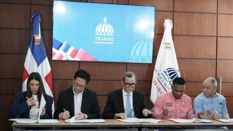 CORMIDOM y trabajadores firman acuerdo de paz laboral y bienestar