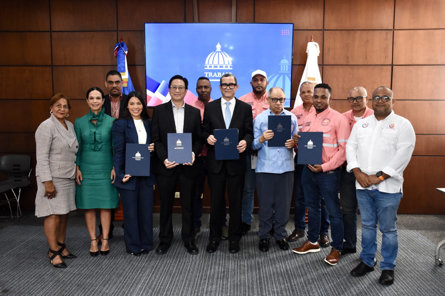 Trabajadores mineros firman pacto con mediación del Ministerio de Trabajo