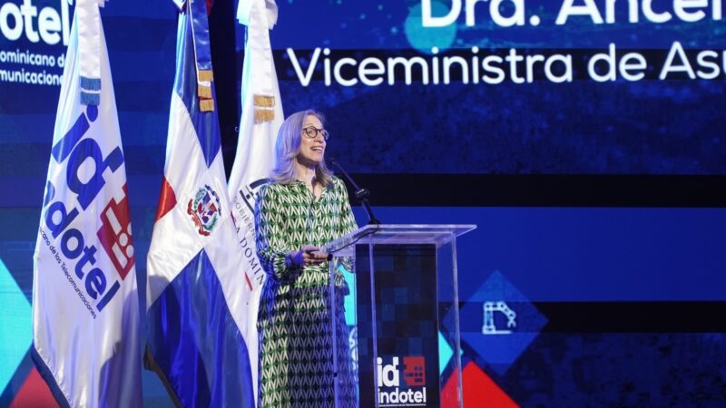 MINERD e INDOTEL premian a más de 300 estudiantes por liderazgo, excelencia académica e innovación en STEM