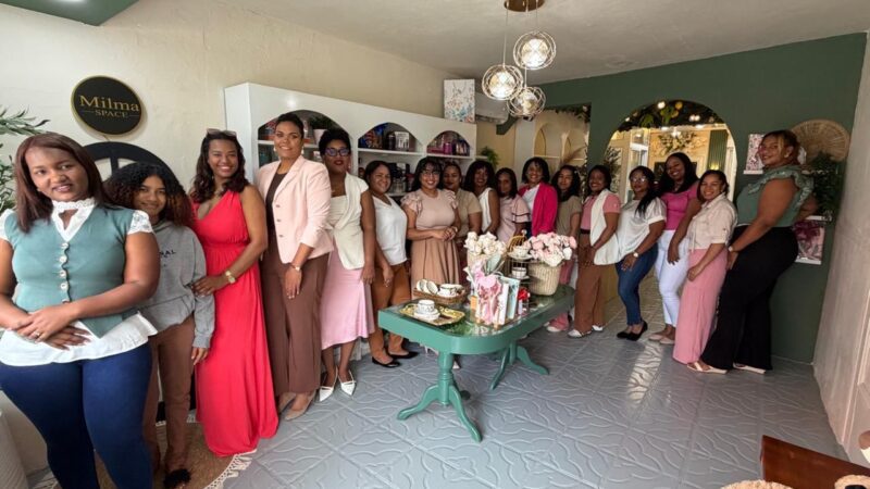 Diana Pinales lidera un espacio de crecimiento y conexión femenina con el evento “Mujeres que Florecen” en San Juan
