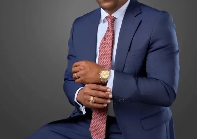 Rafael Linares inicia proceso de recolección de firmas para movimiento político