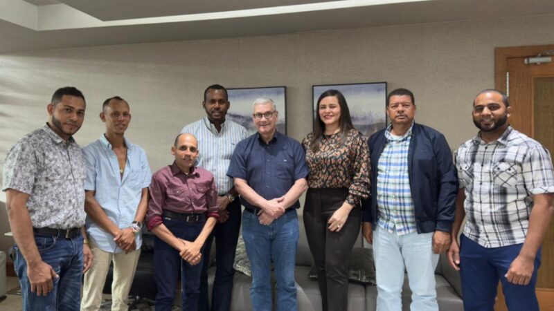 Fernando Meléndez y miembros del Comité Central del PLD se reúnen con Gonzalo Castillo en Santo Domingo