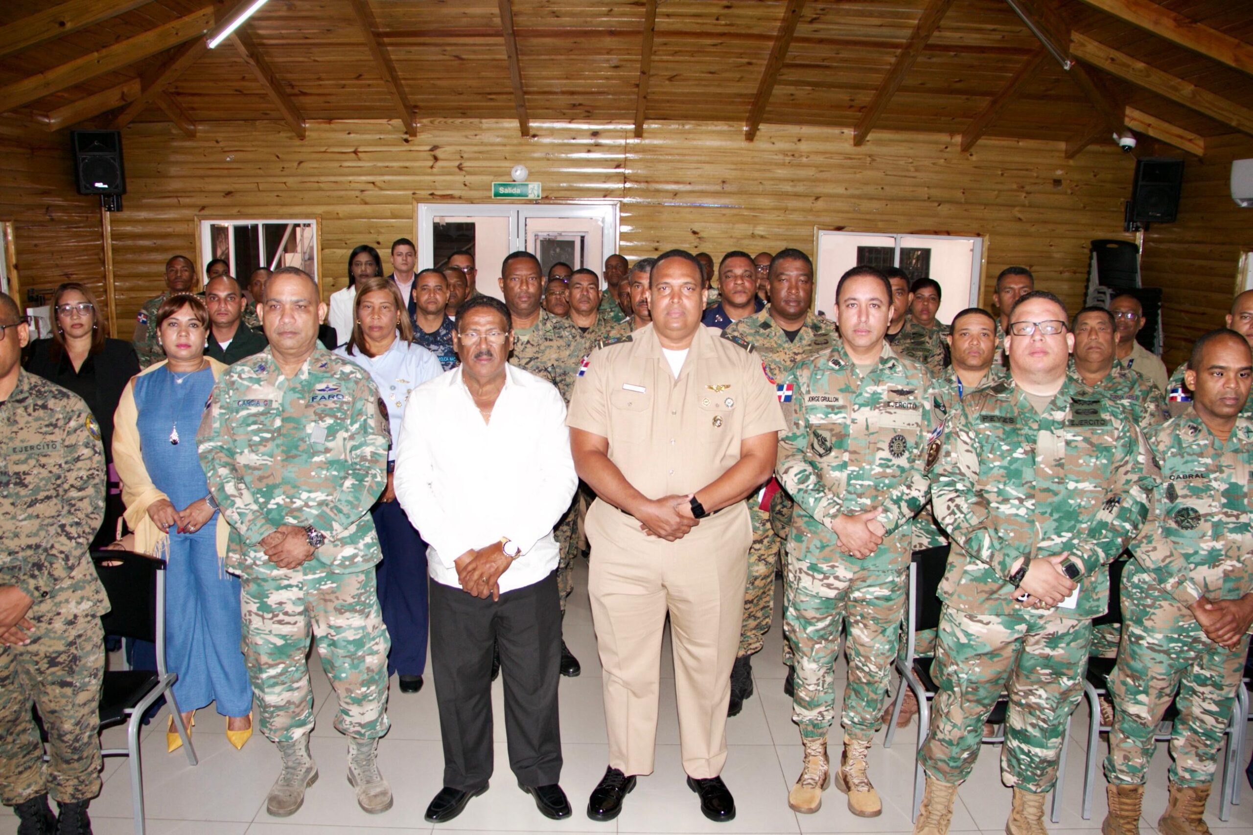 El SNS y el SRSO capacitan a encargados de Seguridad para reforzar hospitales de la Regional Ozama