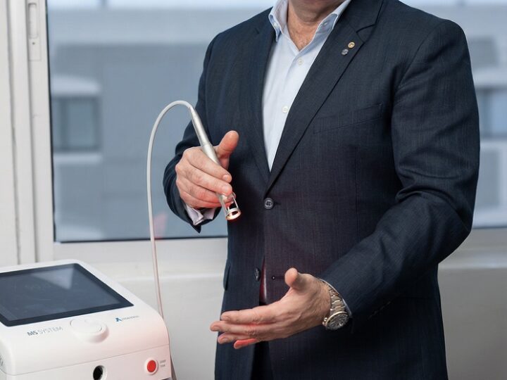 Massimiliano Scerra fue honrado en Sevilla por sus aportes al desarrollo de tecnologías para la rehabilitación