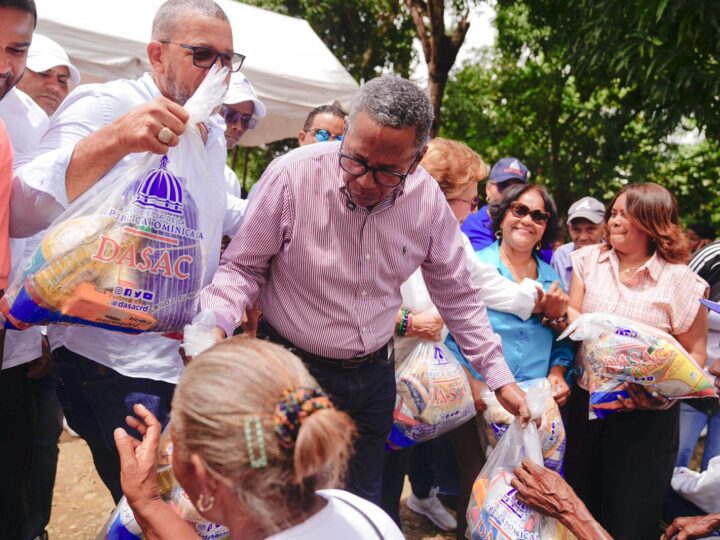 Gobierno realiza jornada integral en Villa Altagracia en apoyo a familias afectadas por lluvias