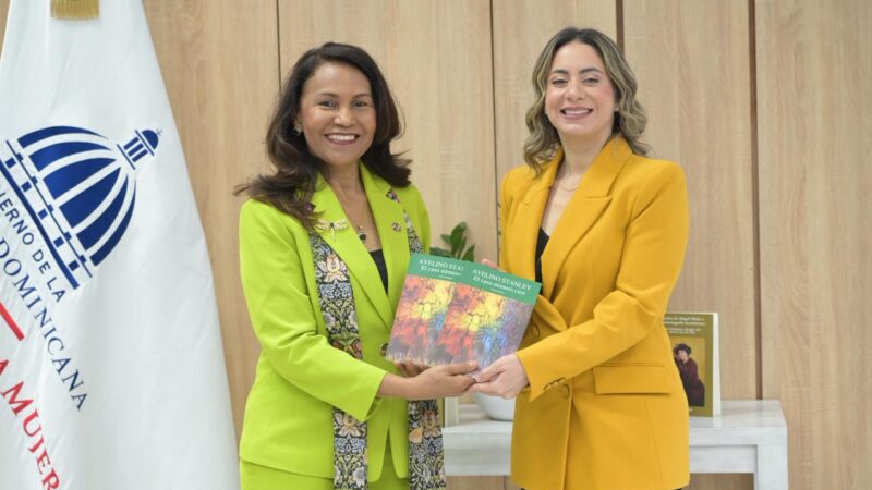 Conmemoran natalicio de Abigail Mejía con conferencia sobre la “construcción de la voz femenina”