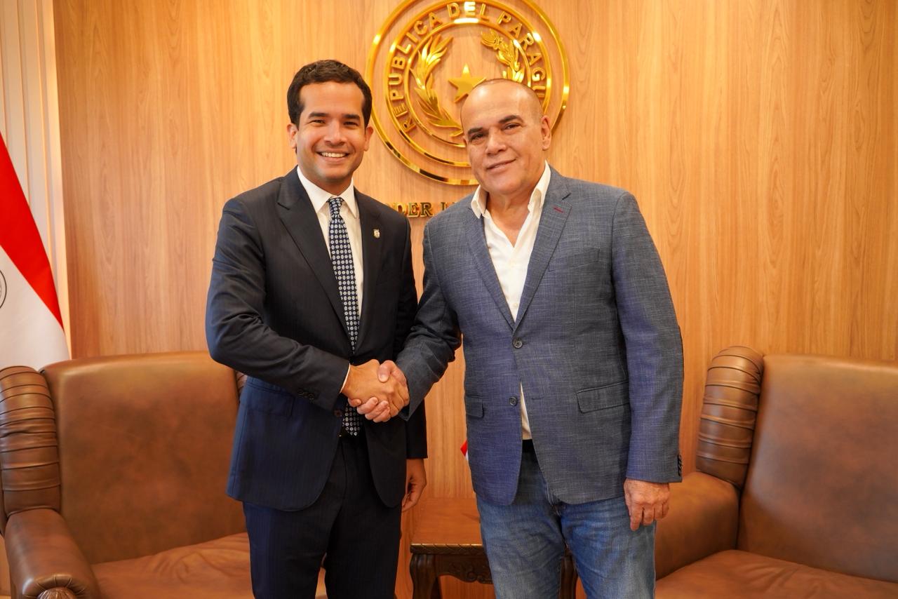 Omar Fernández fortalece vínculos entre RD y Paraguay en encuentro con presidente del Senado