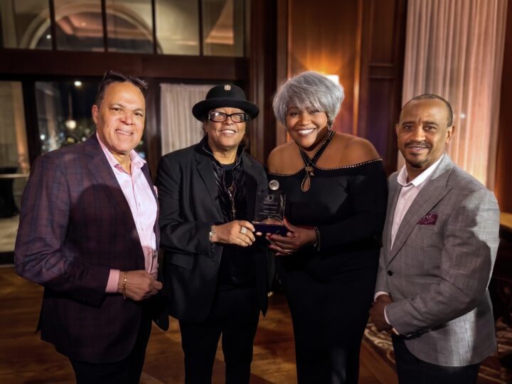 Sergio Vargas reconocido por Acroarte Como el Merenguero Más Internacional