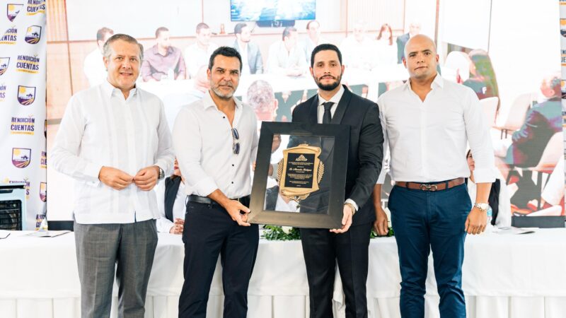 ADITOP reconoce en rendición de cuentas a Alexander Rodríguez “El Hijo del Pueblo” por sus aportes al desarrollo de La Otra Banda