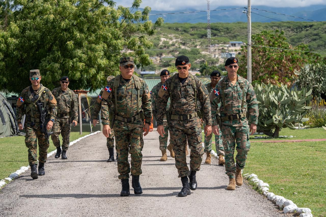 Ministro de Defensa supervisa zona fronteriza en Jimaní para fortalecer esquemas de seguridad y defensa