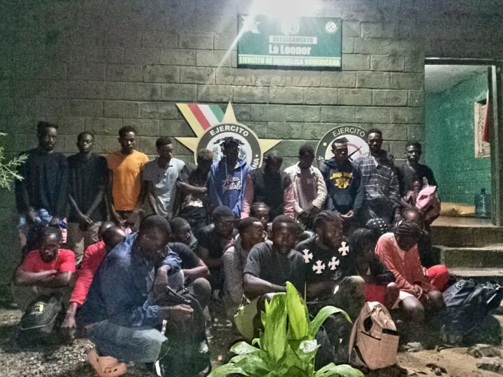 Ejército detiene a 30 indocumentados en operativo realizado en zona montañosa de Santiago Rodríguez