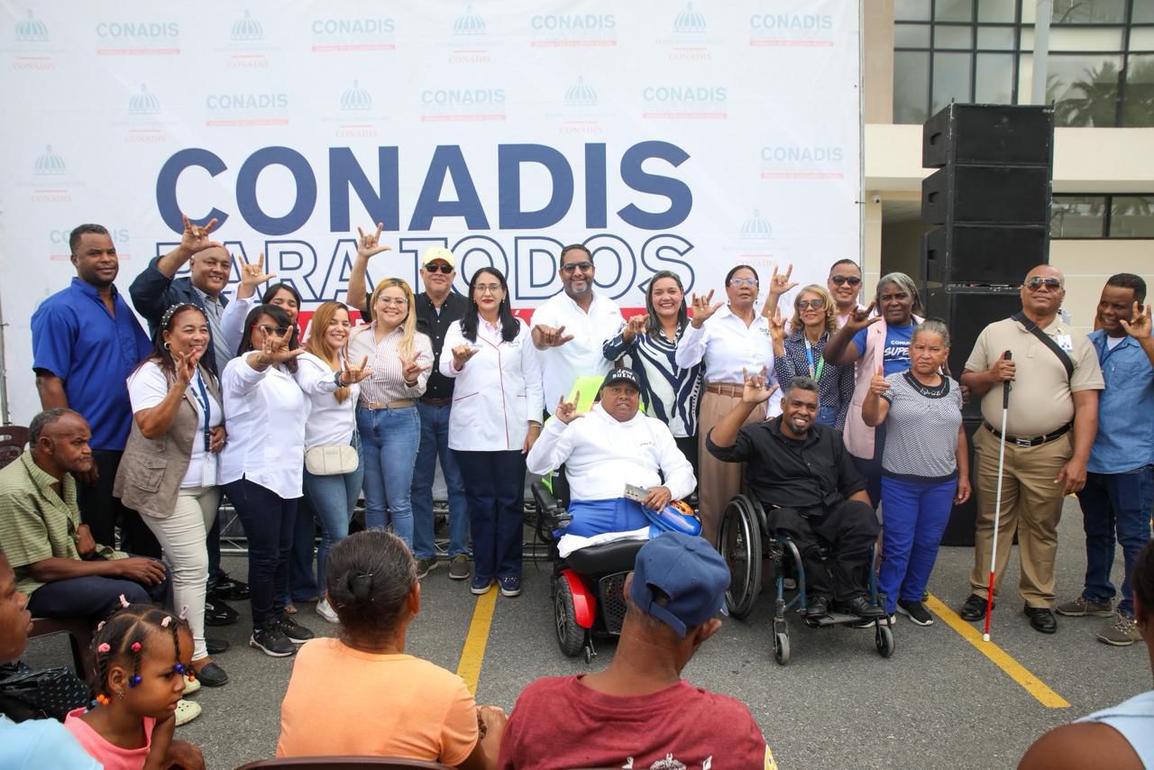 CONADIS realiza jornada de inclusión social en Azua con amplio acceso a servicios para la población