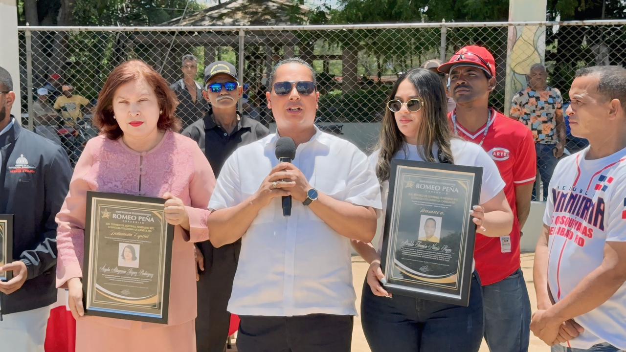 Dedican a Ángela Jáquez y reconocen personalidades en el torneo internacional de softball femenino en Santiago