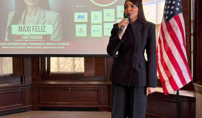 Maxi Feliz representa a la comunidad neurodivergente en el Congreso Mundial de Mujeres Líderes 2026 celebrado en Harvard