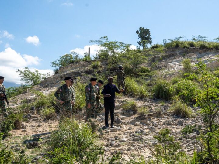 Comandante General del Ejército refuerza supervisión y presencia en la línea fronteriza