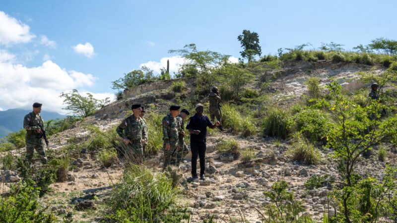 Comandante General del Ejército refuerza supervisión y presencia en la línea fronteriza