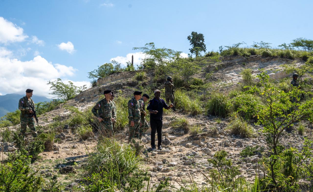 Comandante General del Ejército refuerza supervisión y presencia en la línea fronteriza