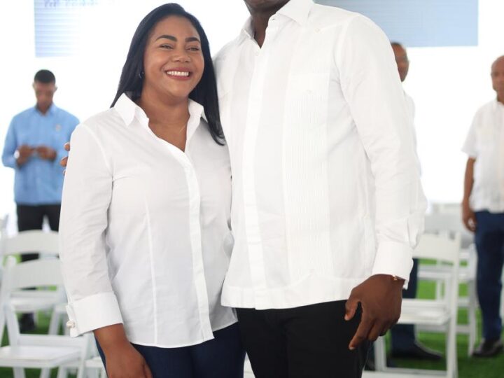 Diputada Leivy Bautista y esposo demandan por RD$100 millones al Grupo Alofoke y Eduardo Saint-Hilaire por difamación e injuria.