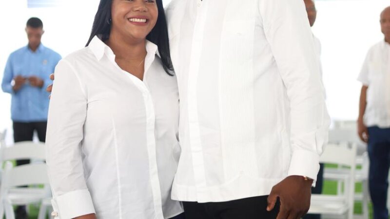 Diputada Leivy Bautista y esposo demandan por RD$100 millones al Grupo Alofoke y Eduardo Saint-Hilaire por difamación e injuria.