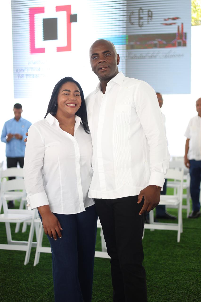 Diputada Leivy Bautista y esposo demandan por RD$100 millones al Grupo Alofoke y Eduardo Saint-Hilaire por difamación e injuria.