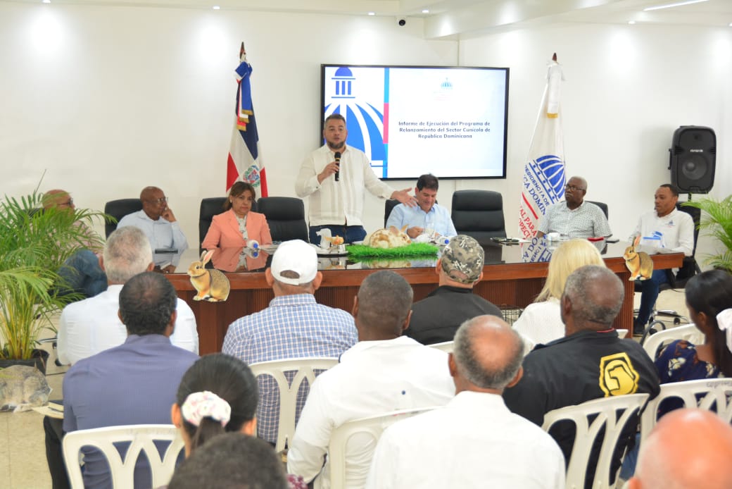 Hecmilio Galván: «Es hora de que los dominicanos piensen en el conejo»