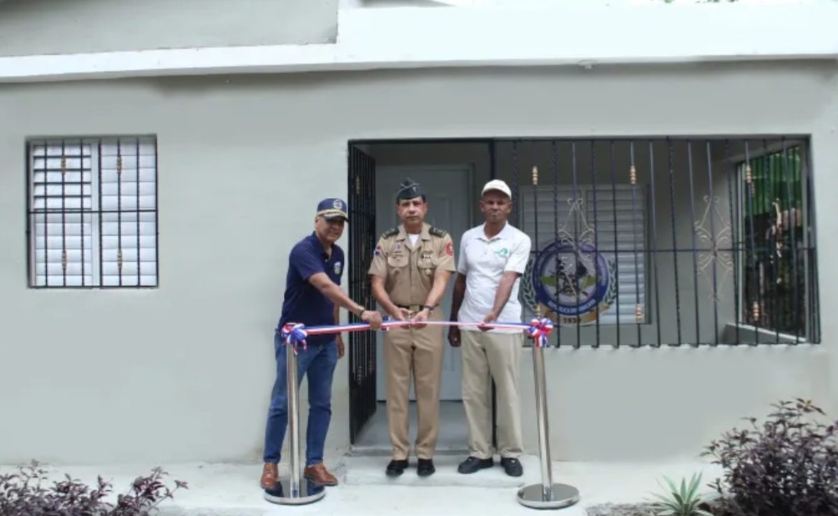 Ministro de Defensa dispone entrega de dos viviendas a retirados militares en San Isidro y Bayaguana
