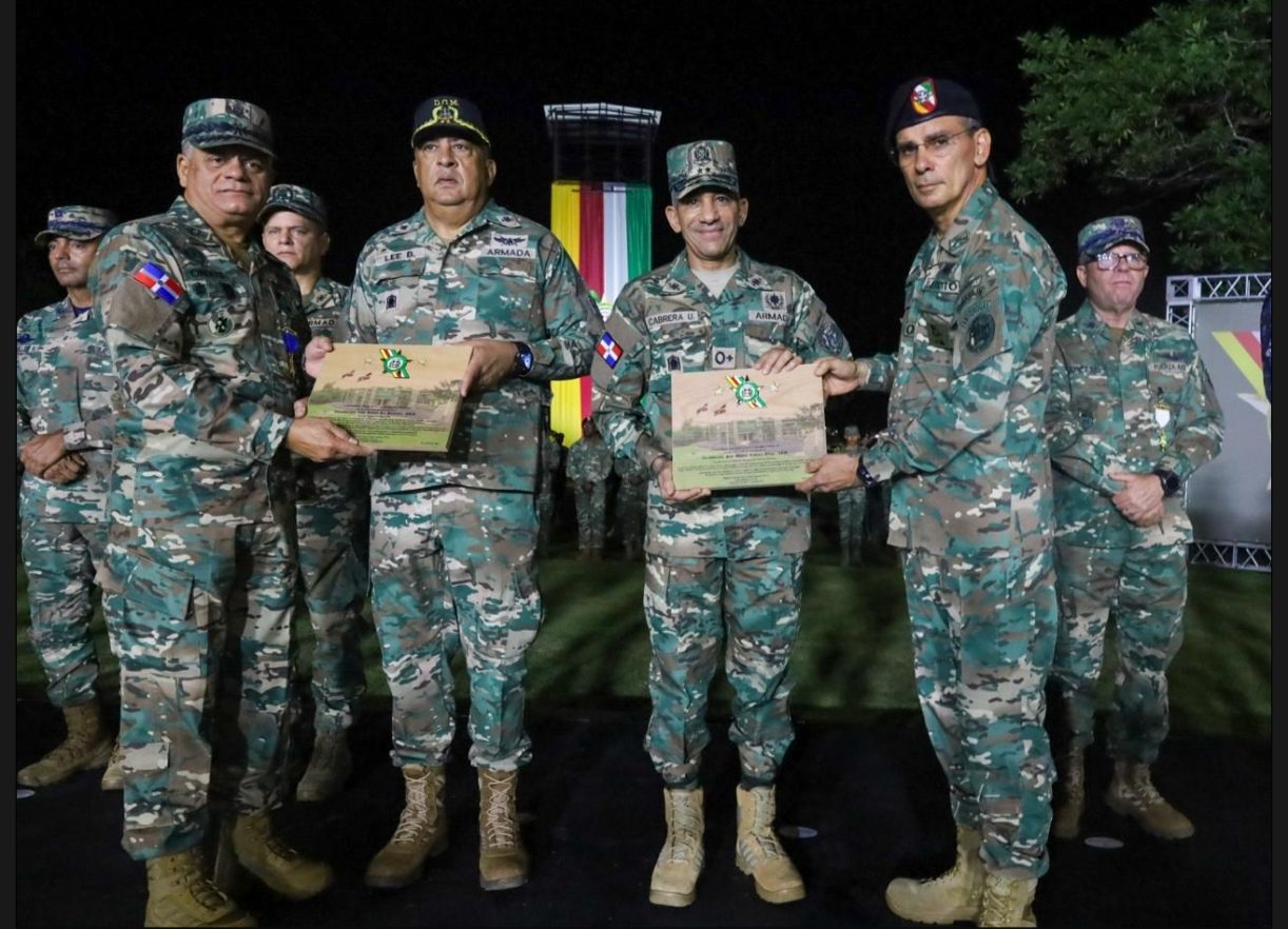 Ejército de República Dominicana condecora a 571 miembros por mérito militar y buena conducta