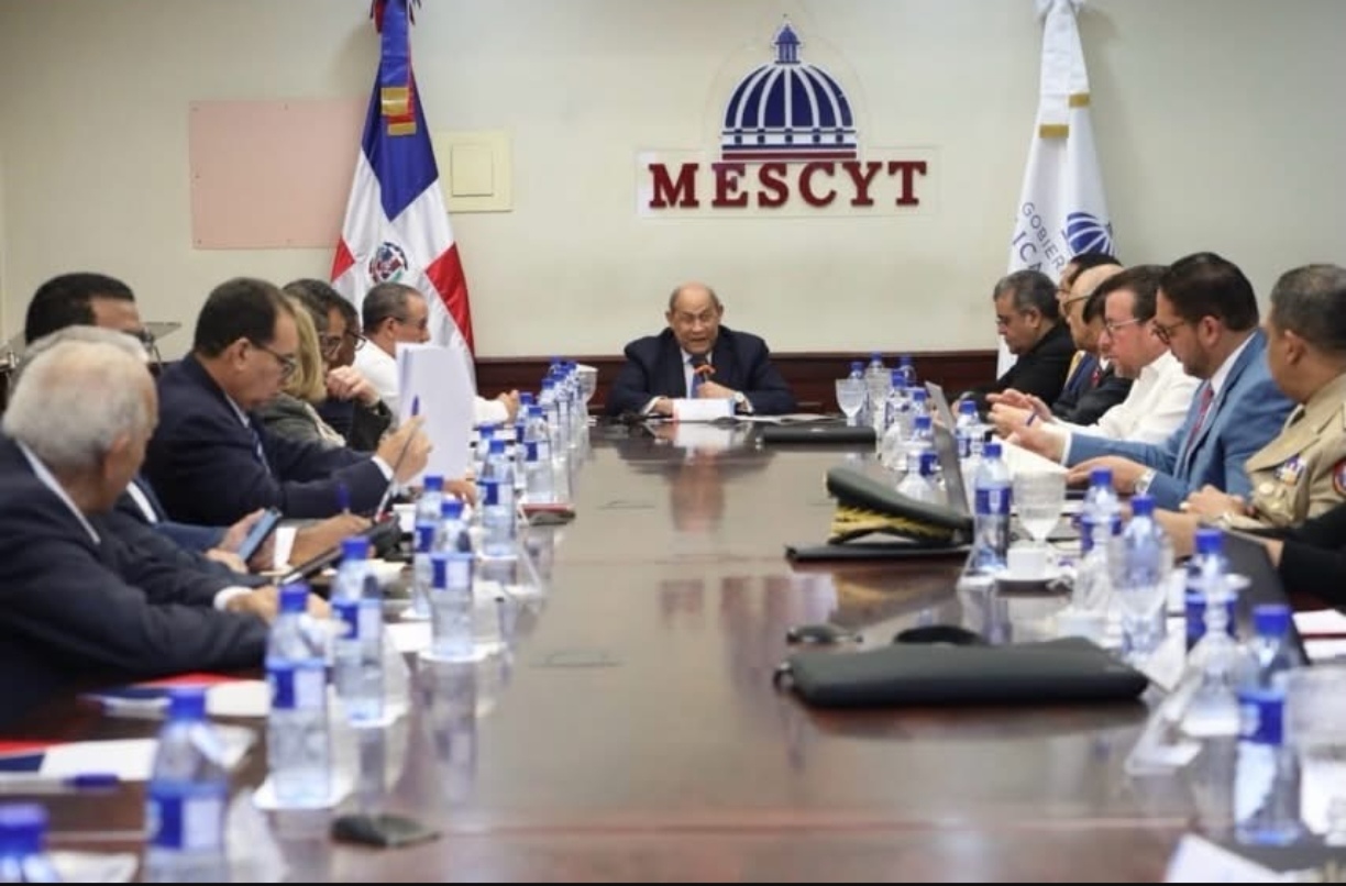 UNADE fortalece la educación en defensa con nuevas maestrías estratégicas aprobadas por el CONESCyT