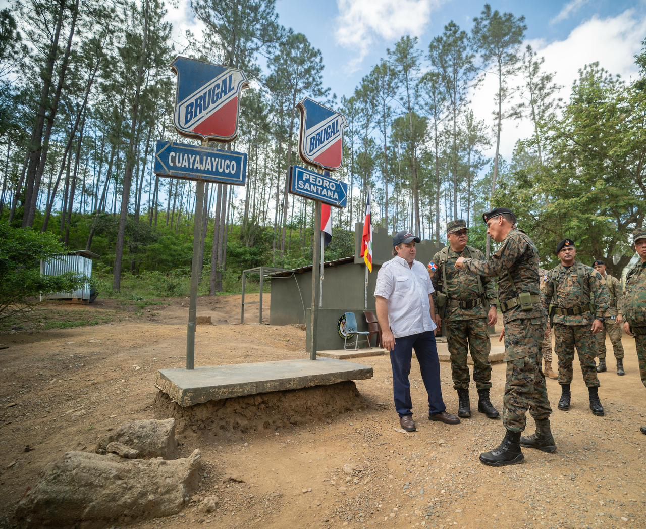 Ministros de Defensa y de la Presidencia realizan recorrido estratégico por la carretera Internacional para fortalecer la seguridad y el desarrollo en la frontera.