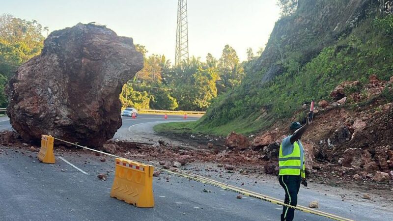 DIGESETT informa sobre desprendimiento de roca en la Autopista del Nordeste