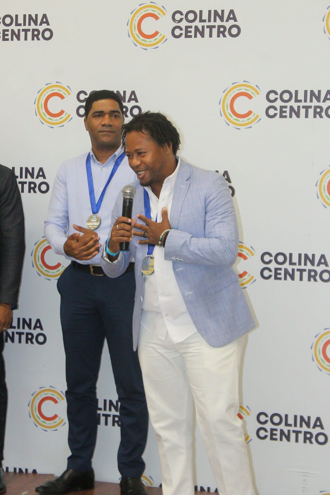 Juan Miguel Matos es reconocido en el lanzamiento de la comunidad “hombres de impacto”