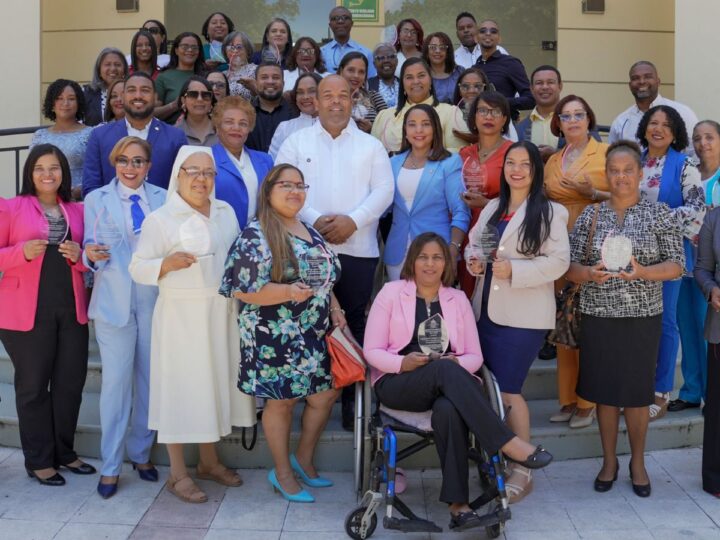 Regional 15 de Educación premia centros educativos destacados por su excelencia en la planificación educativa