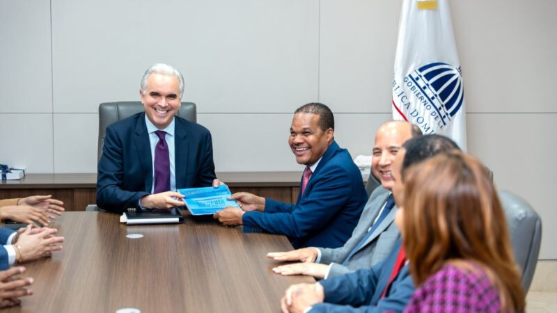 Silverio y Ministro de Educación abordan innovación educativa, ciclo básico universitario y formación de docentes del sistema preuniversitario
