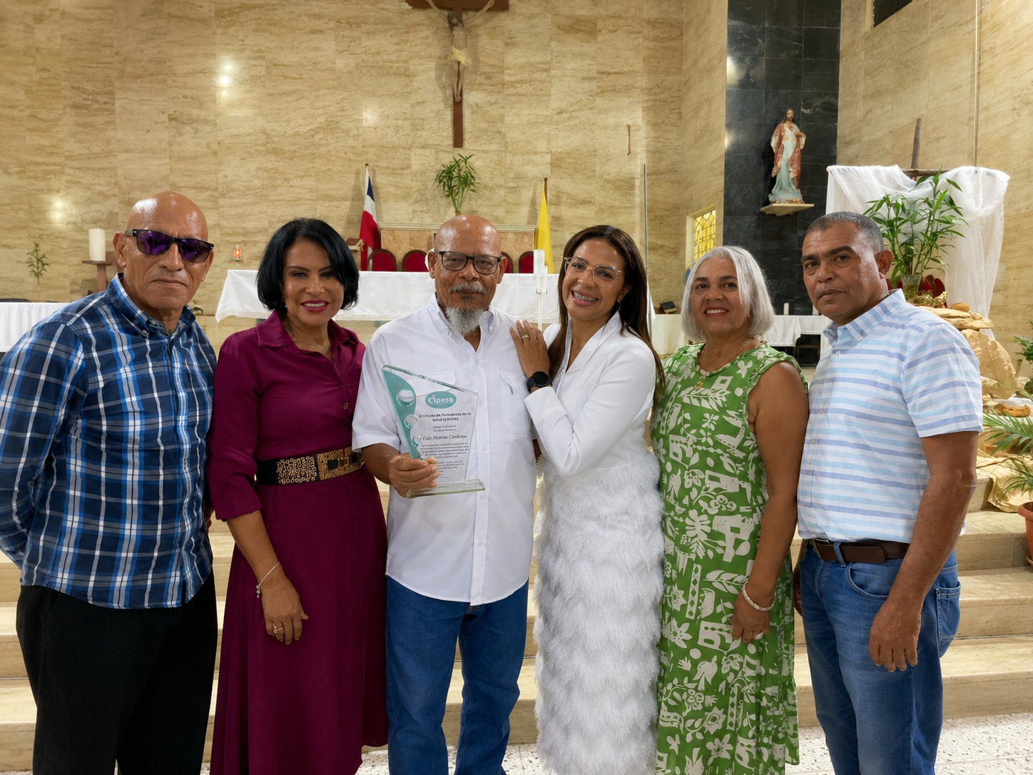 CIPESA reconoce la trayectoria del periodista Luís Moreno Cárdenas por sus aportes al periodismo de salud