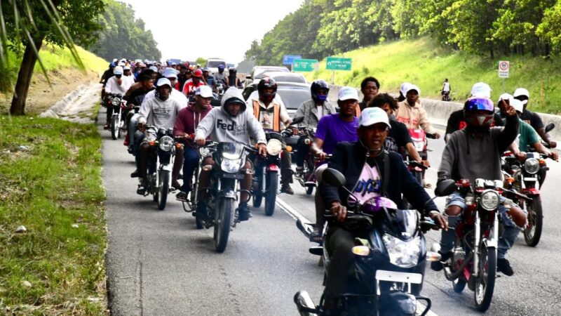 Policía Nacional arremete con bombas lacrimógenas contra marcha pacífica en respaldo a planta de residuos sólidos y bloquea acceso a La Cuaba