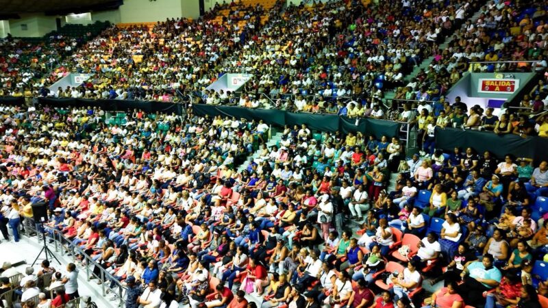 ¡A casa llena! Gobierno reconoce y entrega premios a más de 10 mil madres de la provincia de Santiago través de DASAC
