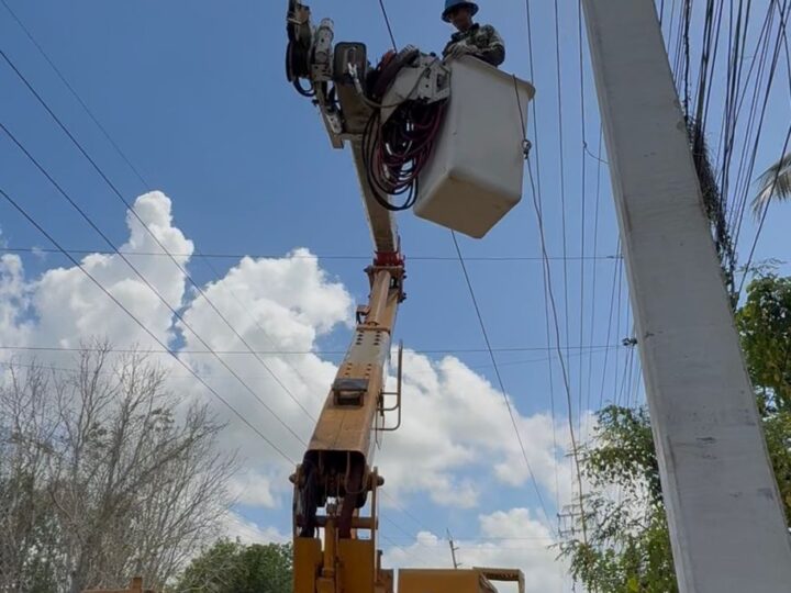 EDEESTE desarrolla proyecto de inversión por US$245 mil para fortalecer redes eléctricas y alumbrado en La Victoria