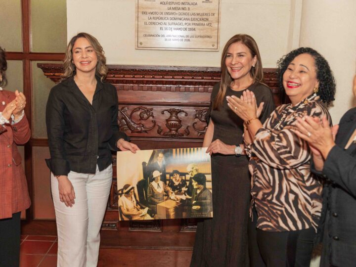 Reconocen al Palacio Consistorial como lugar del primer voto femenino de ensayo en RD