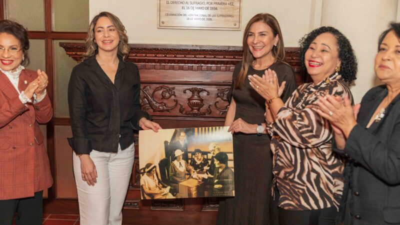 Reconocen al Palacio Consistorial como lugar del primer voto femenino de ensayo en RD