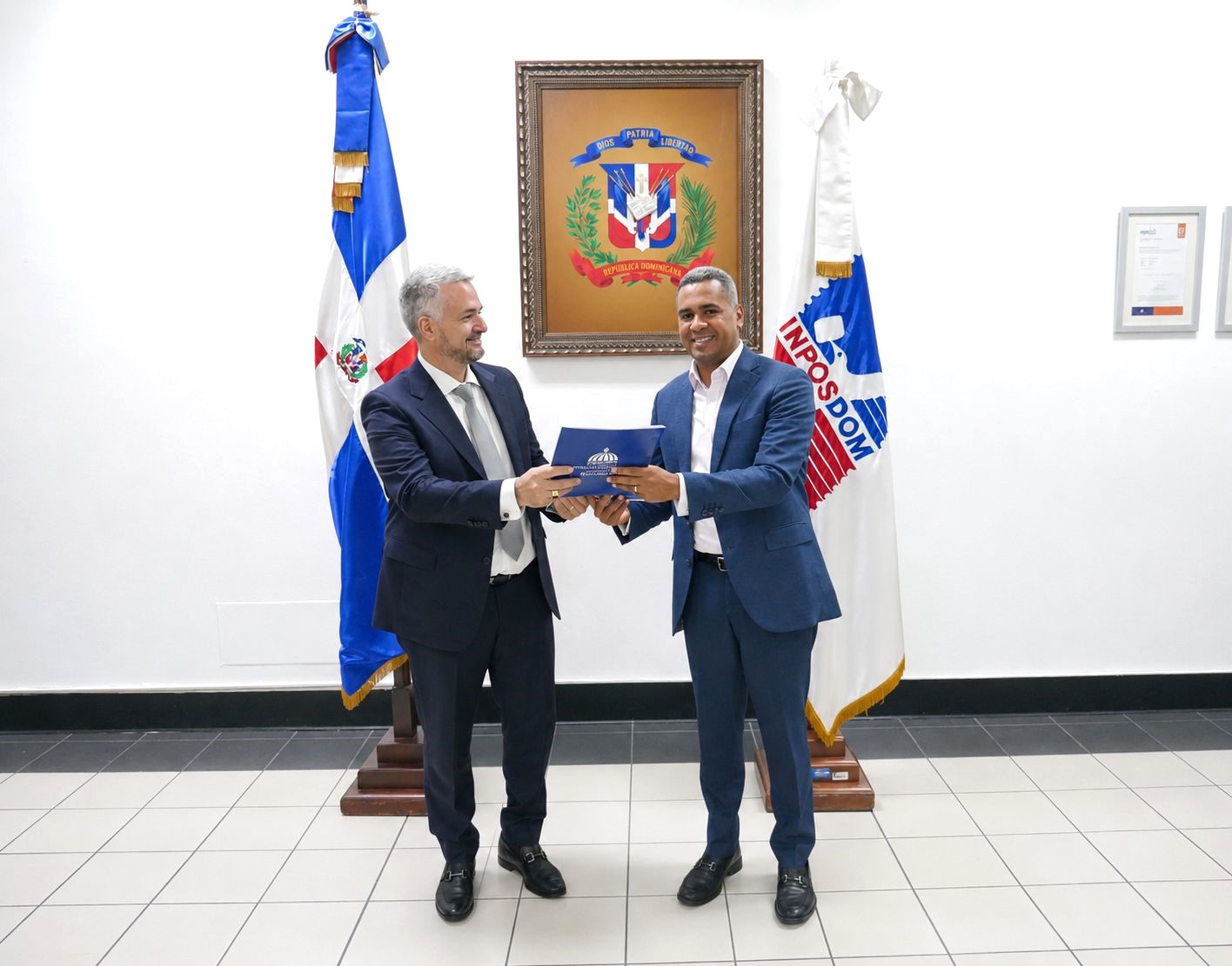 INPOSDOM y Mia Cargo Group ponen fin a litis judicial mediante firma de un acuerdo