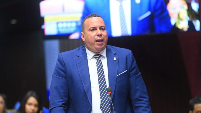 Juramentan al diputado Manuel Núñez como presidente del Grupo Parlamentario Dominico-Canadiense